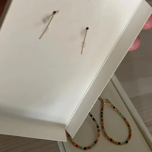 Free with purchase Pre loved Earrings - Picture 6 of 13